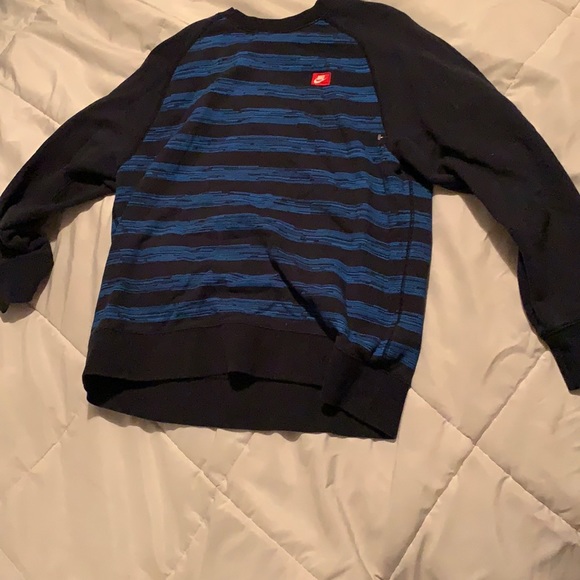 Nike crew neck size medium-large - Picture 2 of 2